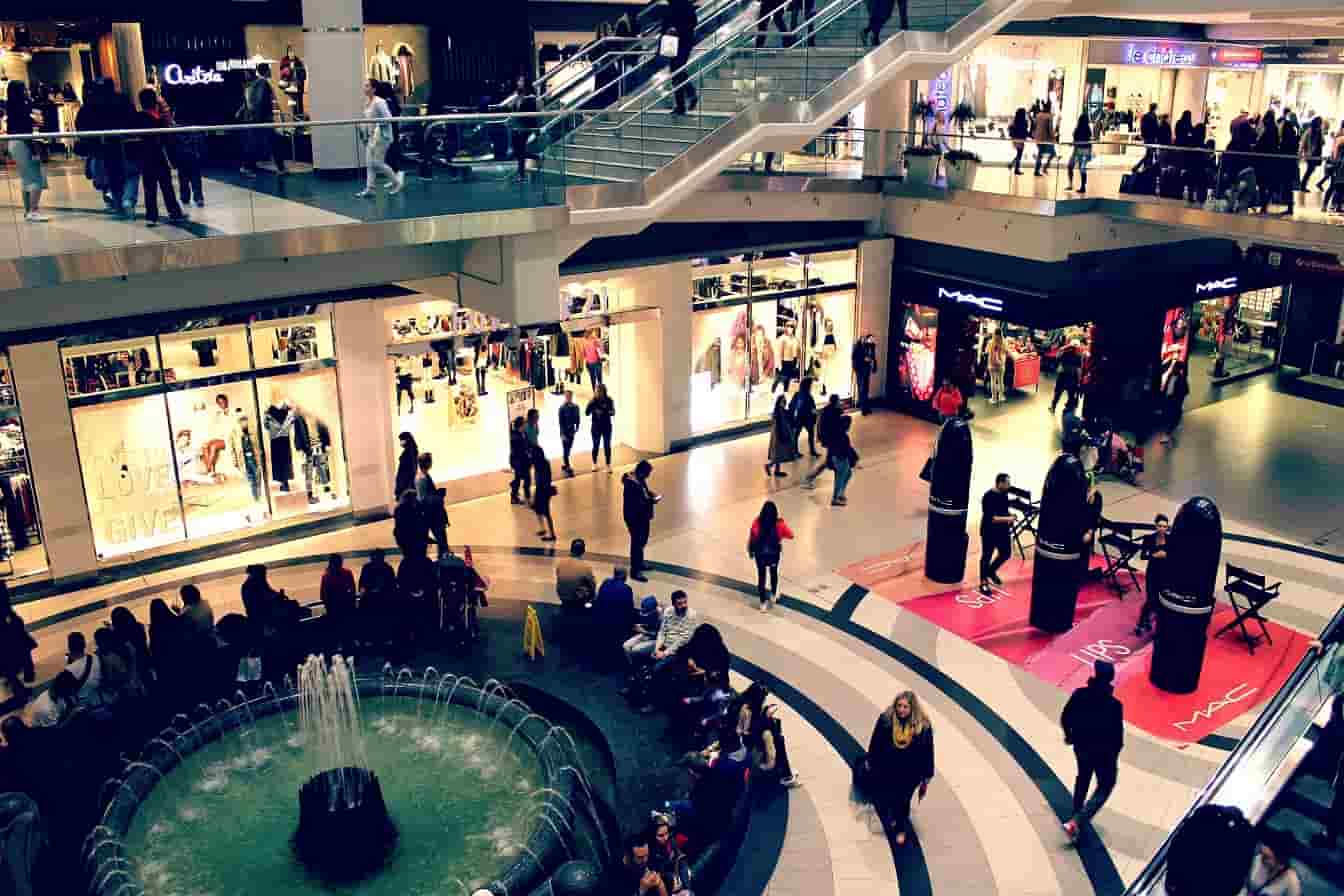 La eficacia de las puertas automáticas en los comercios durante la época de rebajas
