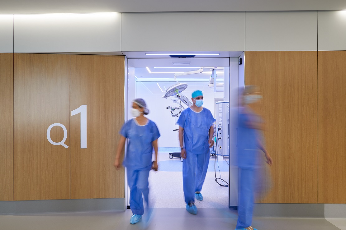 La importancia de la hermeticidad de las puertas en espacios sanitarios