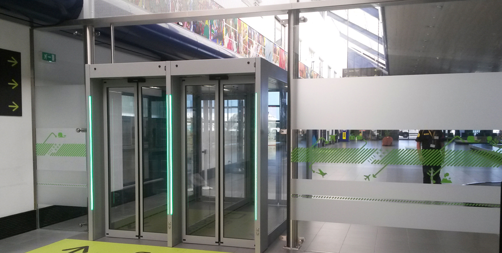 La seguridad de los pasillos antirretorno en los aeropuertos