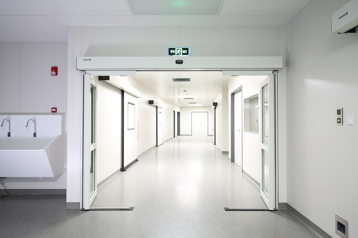 Las puertas automáticas para vías de evacuación y salidas de emergencia