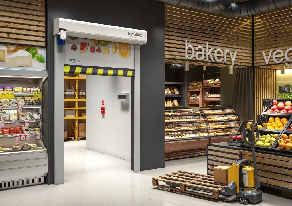 Puertas rápidas para una sectorización óptima en supermercados