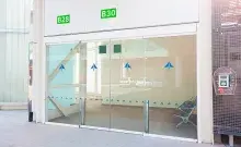 puerta-estandar-aeropuerto-exterior