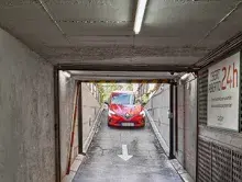 vista-interior-apertura-de-puerta-rapida-enrollable-para-parquines
