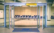 puerta corredera antipanco aeropuerto