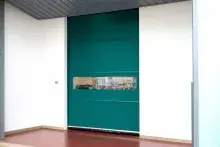 Puerta rápida enrollable de aluminio reforzada cerrada