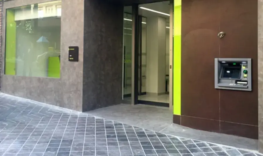 Las puertas automáticas en los bancos