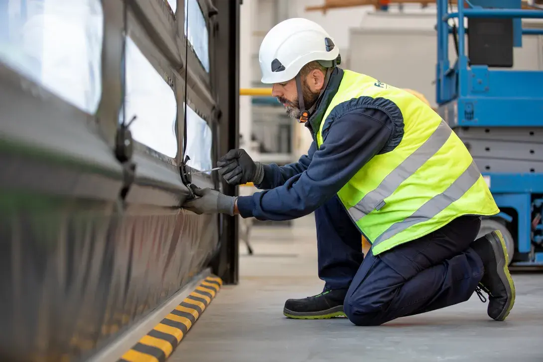 ¿Cuál es la mejor puerta rápida para tu nave industrial?