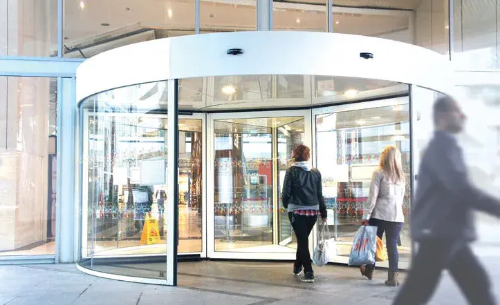 Portas Giratórias Automáticas: manutenção, problemas comuns e boas práticas de utilização