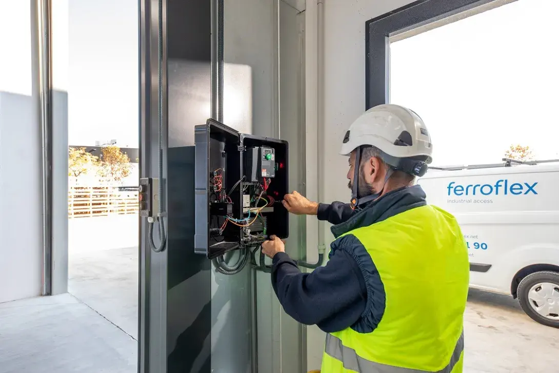 El mejor mantenimiento para puertas rápidas de todas las marcas