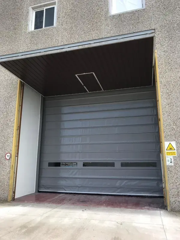 Innovaciones en puertas para naves industriales