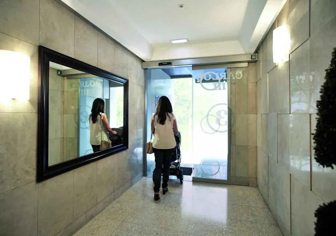 Puertas automáticas en comunidades de vecinos. Mucho más que seguridad