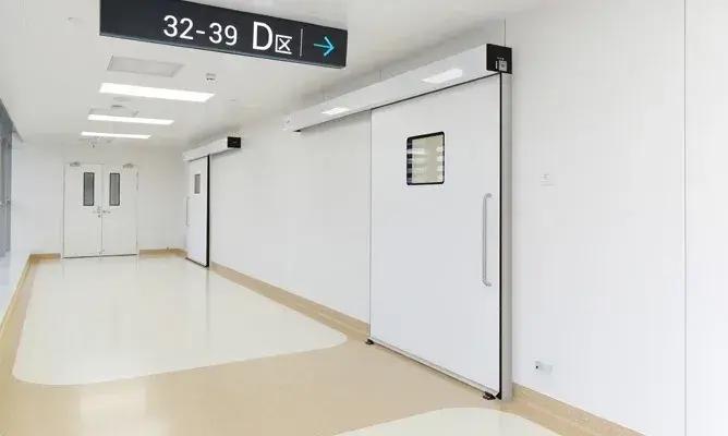 Puertas automáticas como barrera antincendios en hospitales