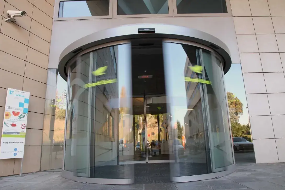 El marcado CE de una puerta automática. ¿La responsabilidad es del fabricante o del instalador?