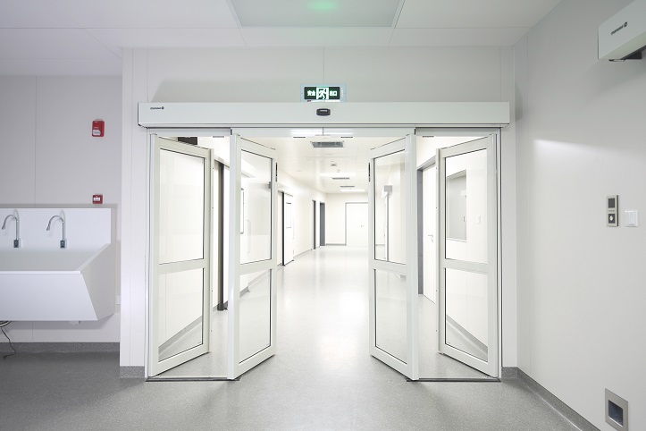 Automatic stainless-steel doors for the healthcare sector